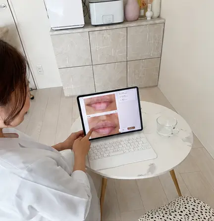 写真で仕上がり目安を確認する様子